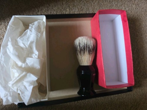 Truefitt hill shaving brush - &,